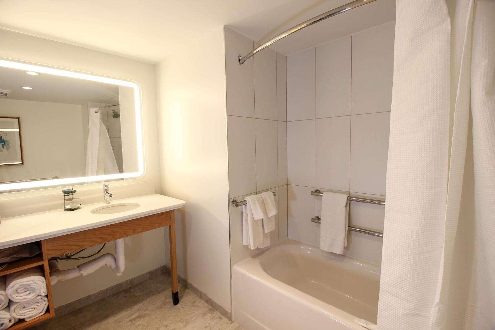Doubletree By Hilton Clarksville Riverview Екстериор снимка