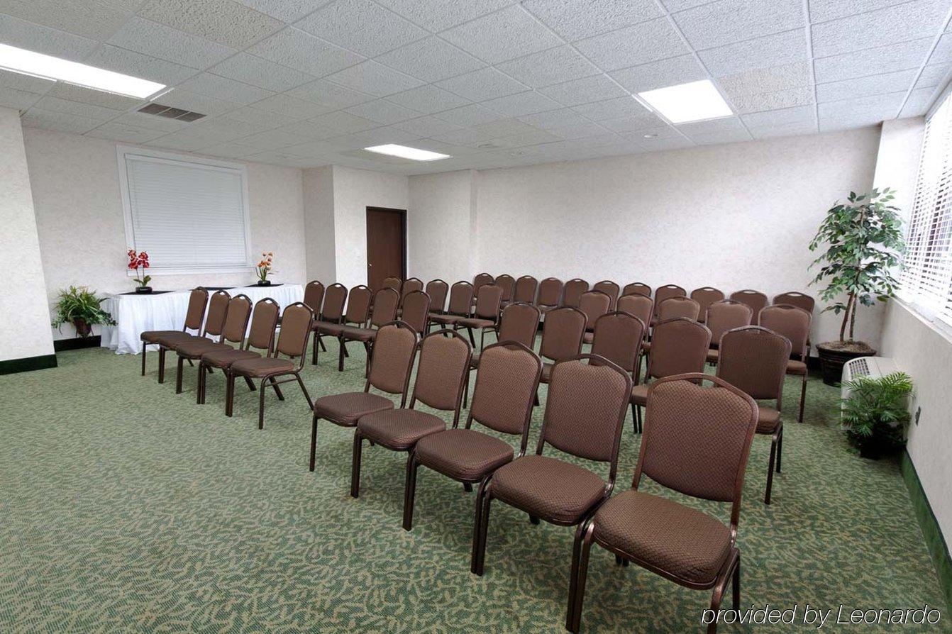 Doubletree By Hilton Clarksville Riverview Бизнес снимка