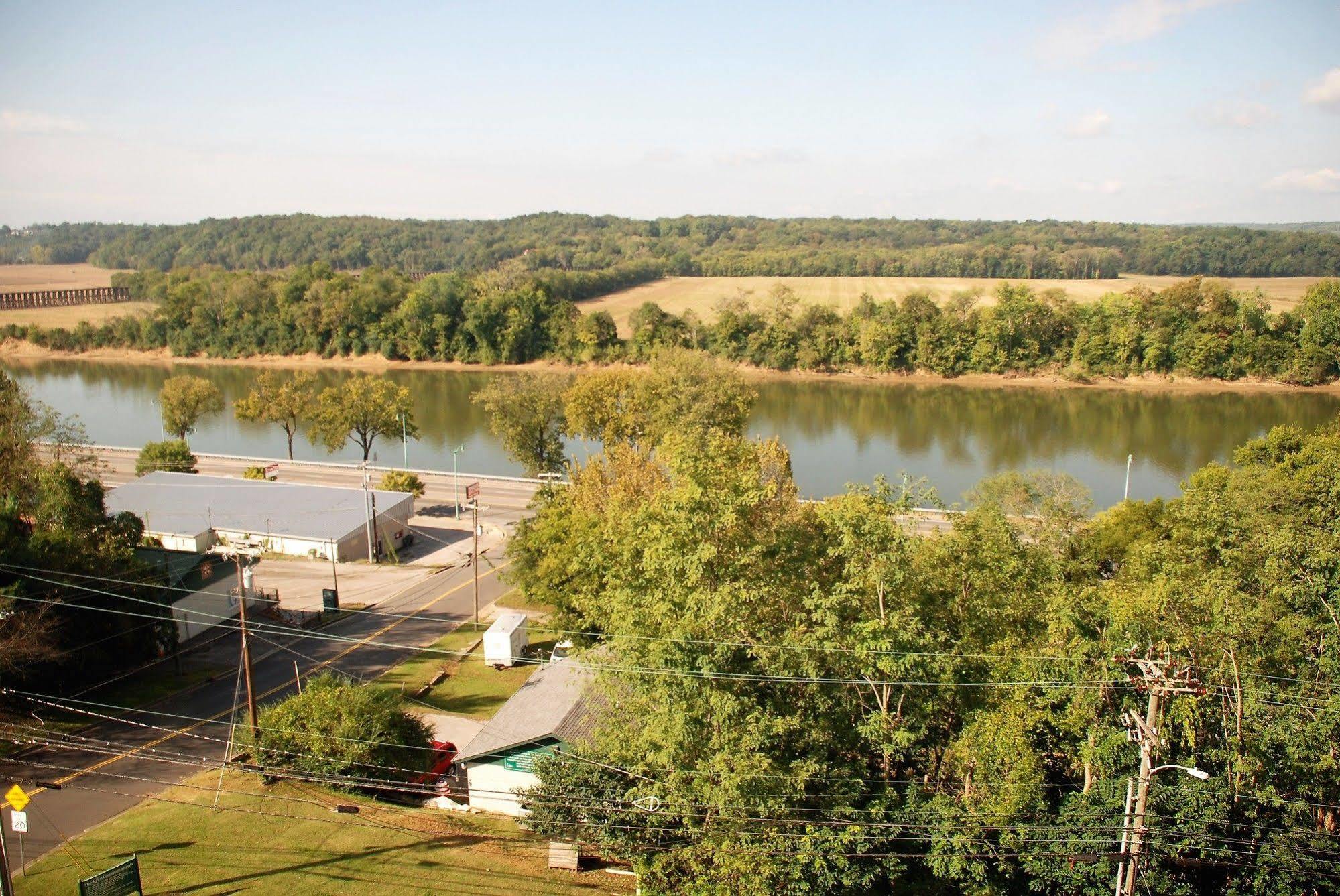 Doubletree By Hilton Clarksville Riverview Екстериор снимка