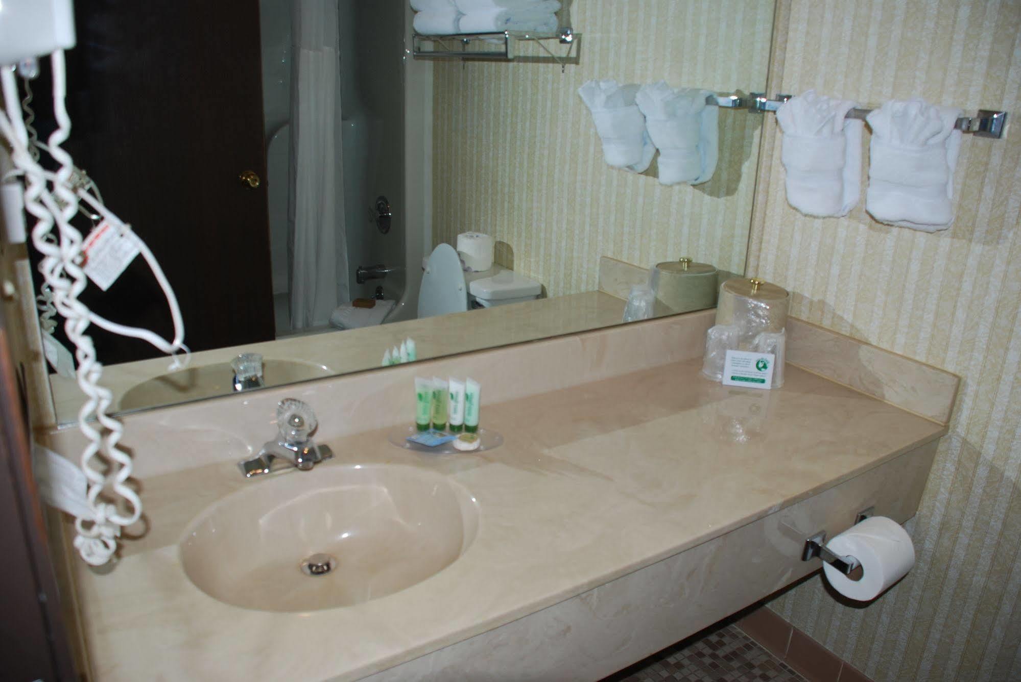 Doubletree By Hilton Clarksville Riverview Екстериор снимка